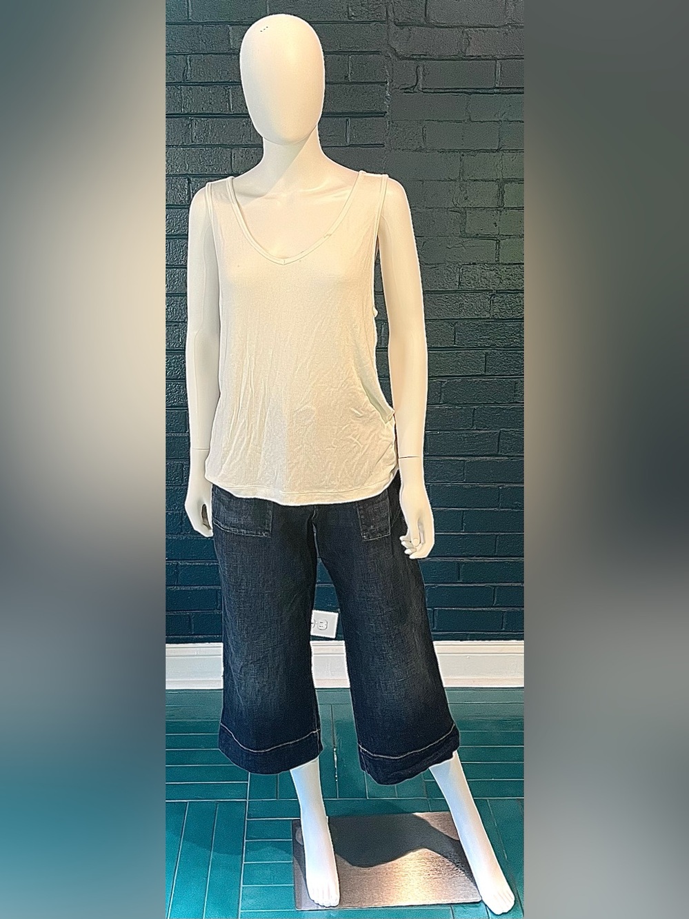 Classic V-Neck Sleeveless Tank Top - Cream